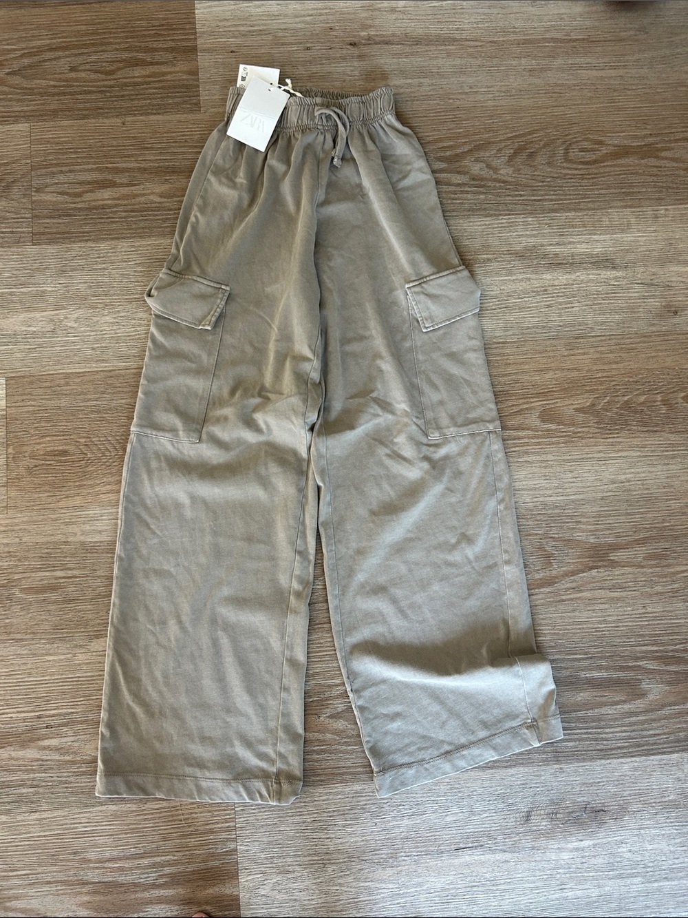 H&M Kids Wide-Leg Cargo Sweatpants in Light Khaki